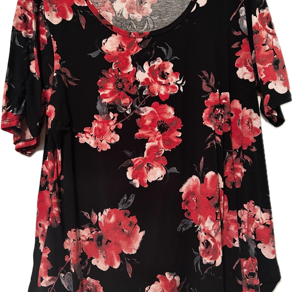 Floral Short Sleeve Women's Top - Black and Red